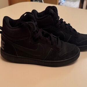 Nike Boys Court Borough Mid 839977-001 Black Basketball Size 4Y